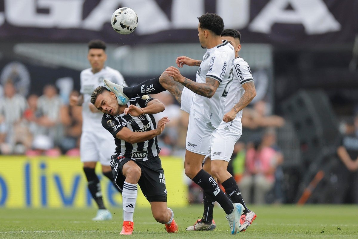 ¡Patada en la cabeza y roja a los 29'' en la Libertadores!