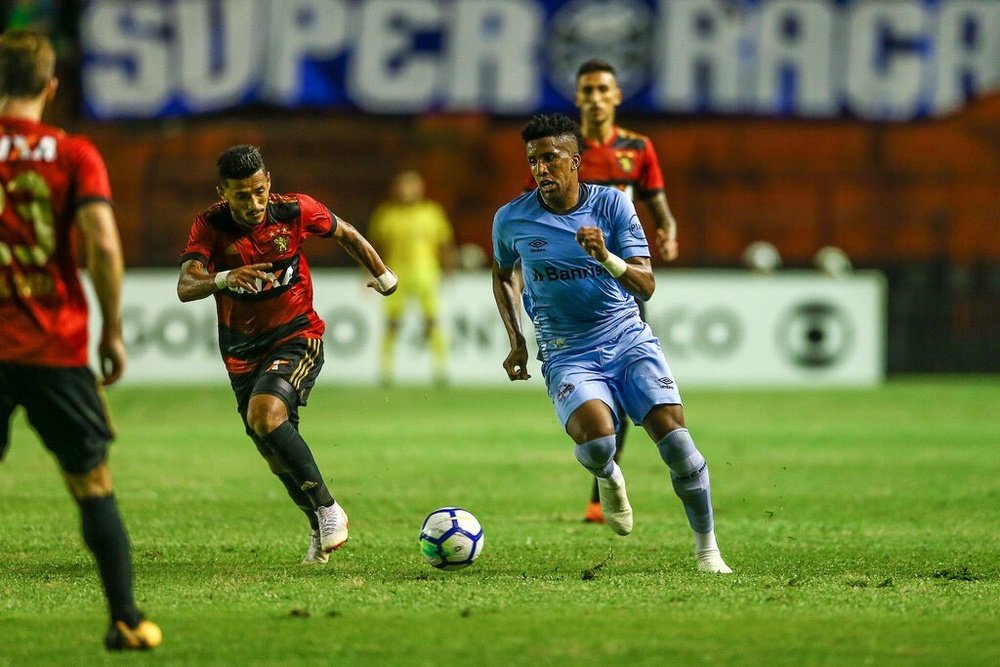 Grêmio e Sport se enfrentam pela 31ª rodada do Campeonato Brasileiro. Collage/Twitter