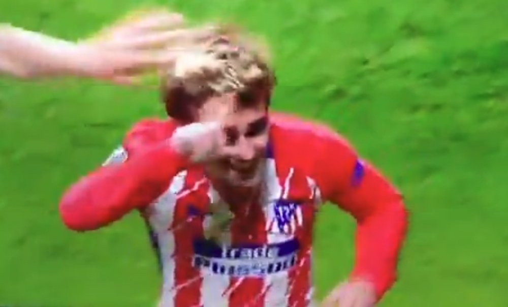 Griezmann célèbre son but de manière plutôt originale. Capture