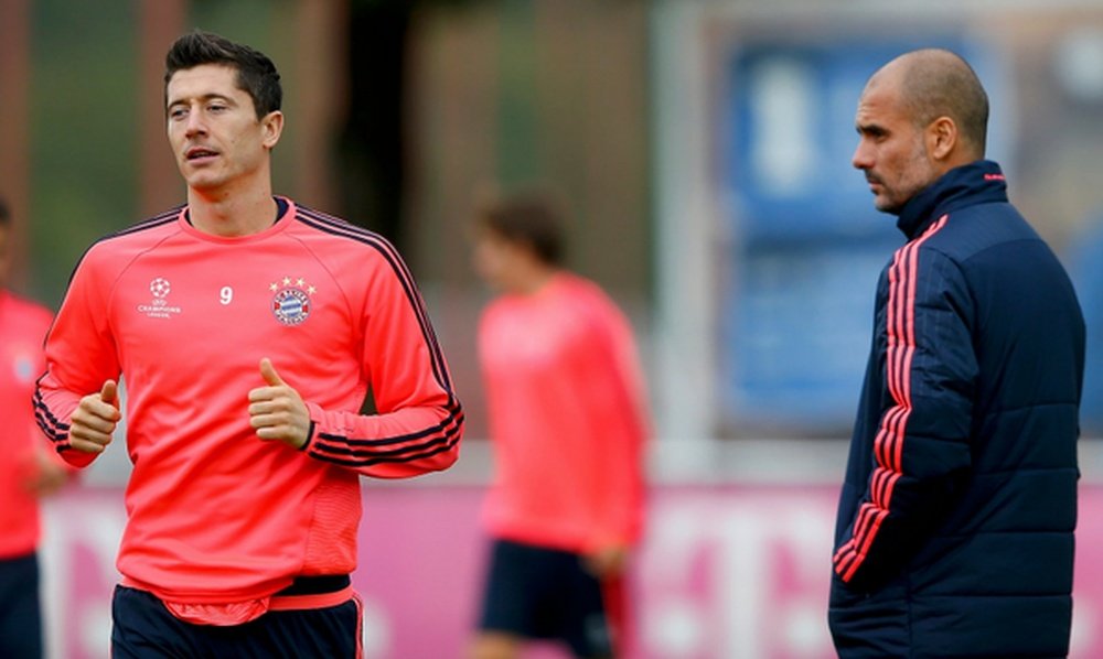 Guardiola y Lewandowski, en un entrenamiento del Bayern de Múnich. Twitter