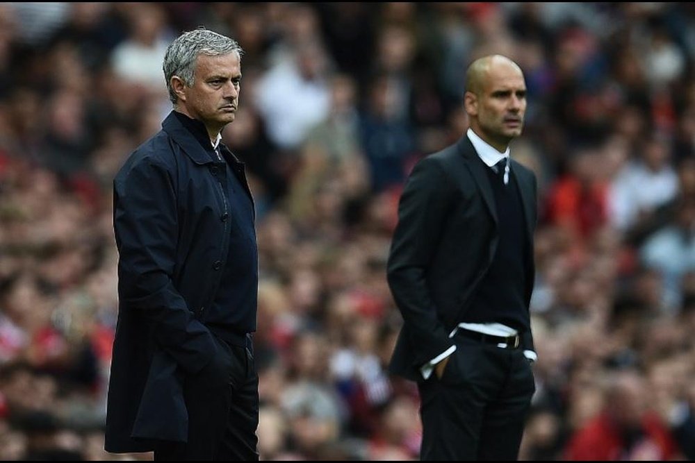 Guardiola y Mourinho, dos genios en Manchester. AFP