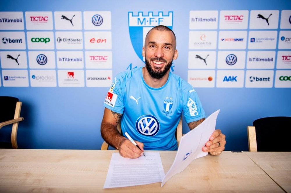 El extremo firma hasta 2021. Twitter/Malmö_FF