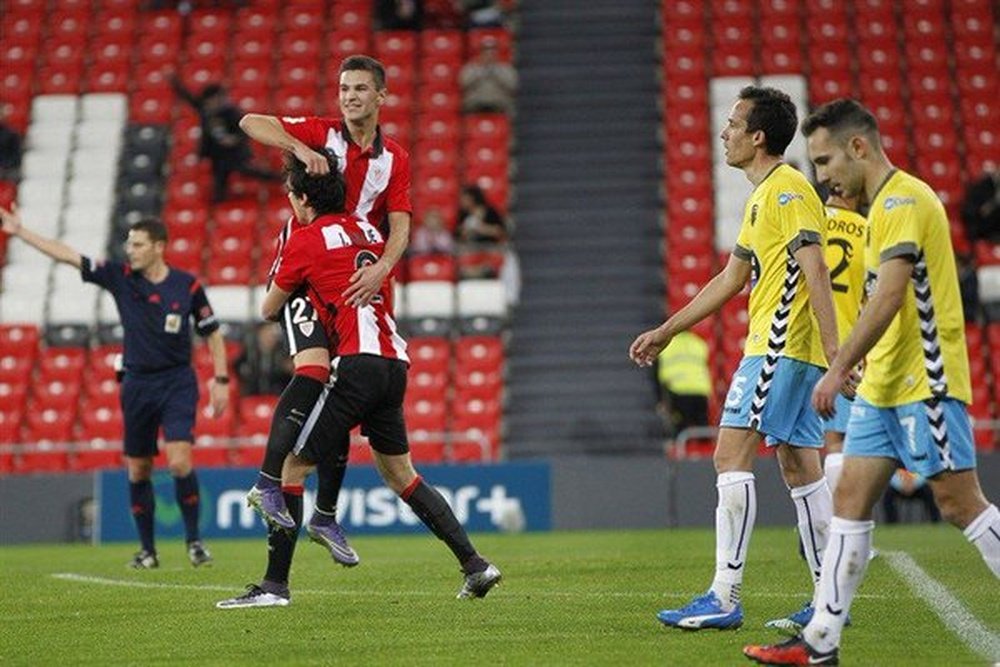 El filial rojiblanco acusa la baja de uno de sus centrocampistas. Twitter/AthleticClub