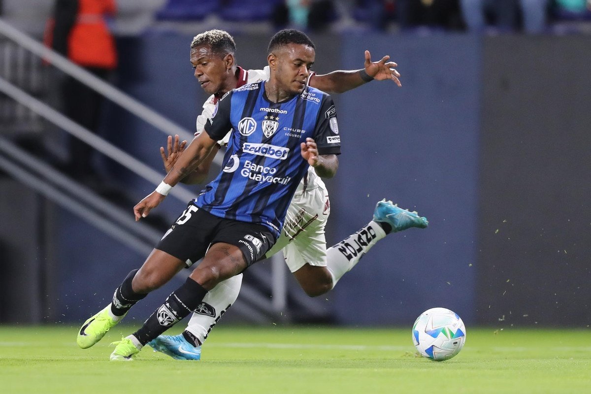 Sufrimiento y fortuna para sellar el pase a cuartos. EFE