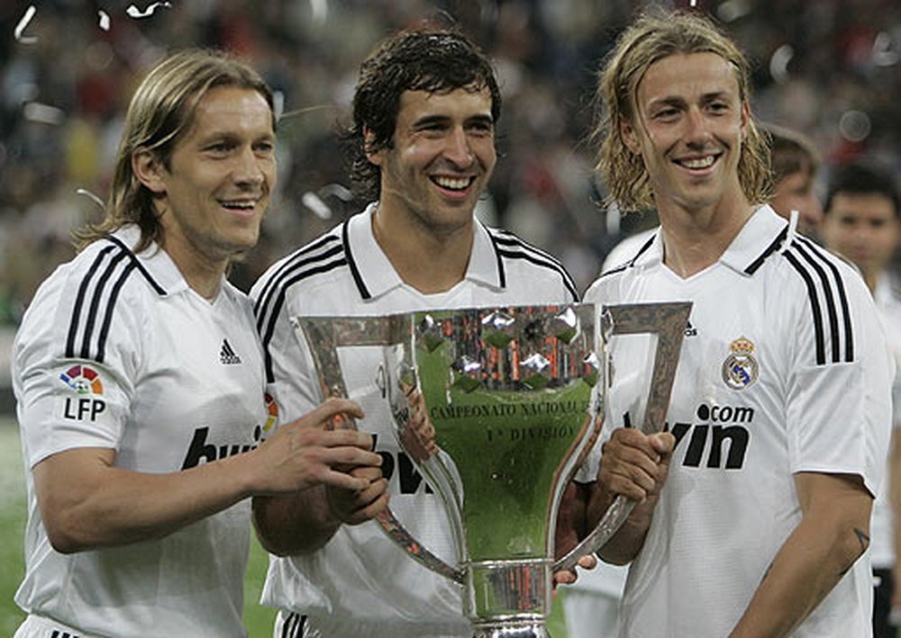 Guti (right) currently manages the Real Madrid reserves. EFE