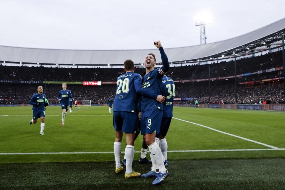 14 victorias en 14 partidos para el PSV. EFE