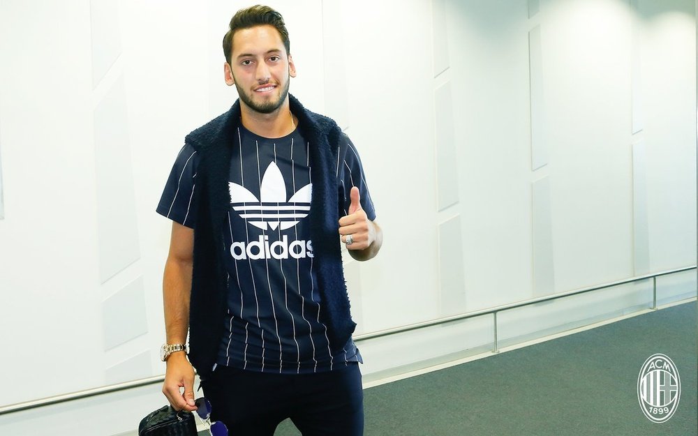 Calhanoglu completes AC Milan move. ACMilan