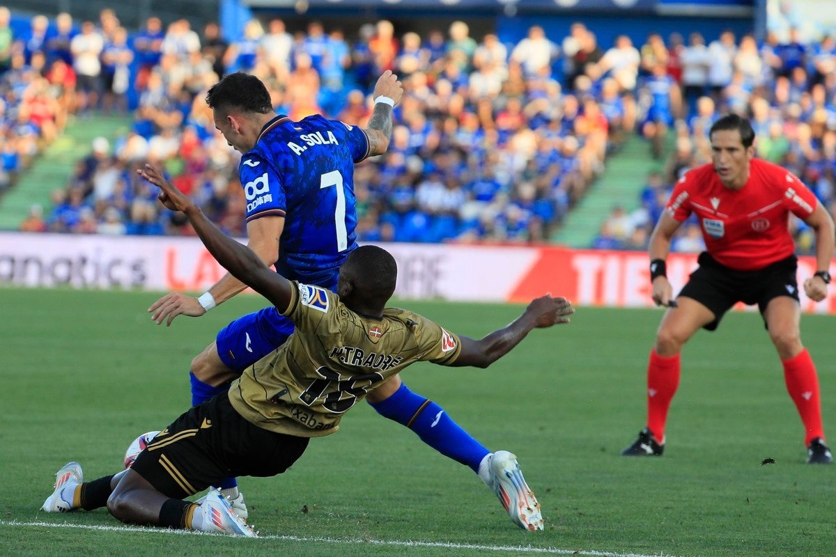 Imanol se queda sin su lateral derecho titular. EFE