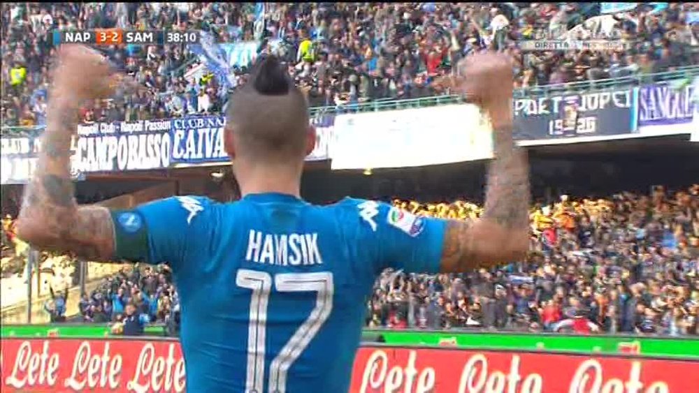 Hamsik celebra el gol con el que supera a Maradona como máximo goleador del Nápoles. Twitter