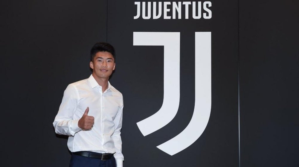 Han Kwang Song firmó con la Juventus. JuventusFC