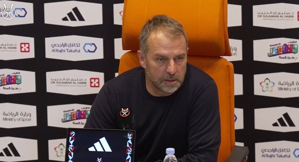 Hansi Flick celebrated the registrations of Olmo and Victor. Screenshot/RFEF