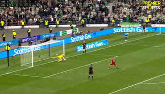 El Celtic se clasificó para la final de la Copa de Escocia tras un partido que tuvo casi de todo. El Aberdeen forzó la prórroga en el 90' y los penaltis en el 119', solo unos minutos después de un claro penalti que no lo fue tal para el VAR. Ya en la tanda, Joe Hart falló su lanzamiento, pero se redimió al detener 7º del rival.