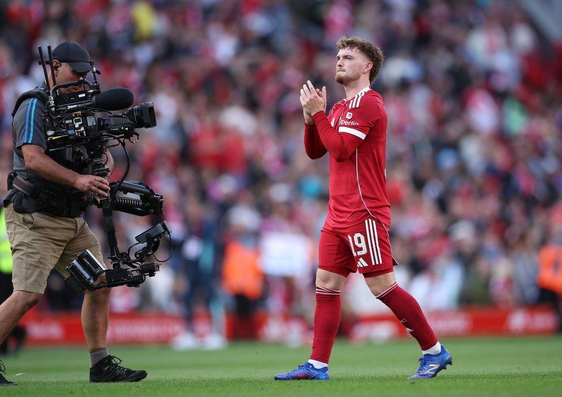 Elliott has reflected on his journey at Anfield. EFE