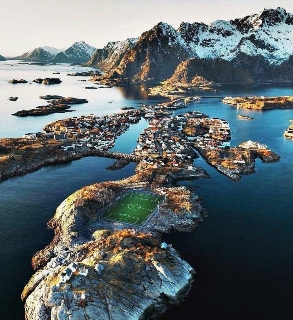 Le paysage qui entoure le stade est l'un des plus impressionnant au monde. Twitter/PacoRibes