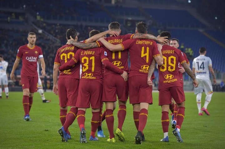 Roma traz o Lecce para a realidade e mira na Champions