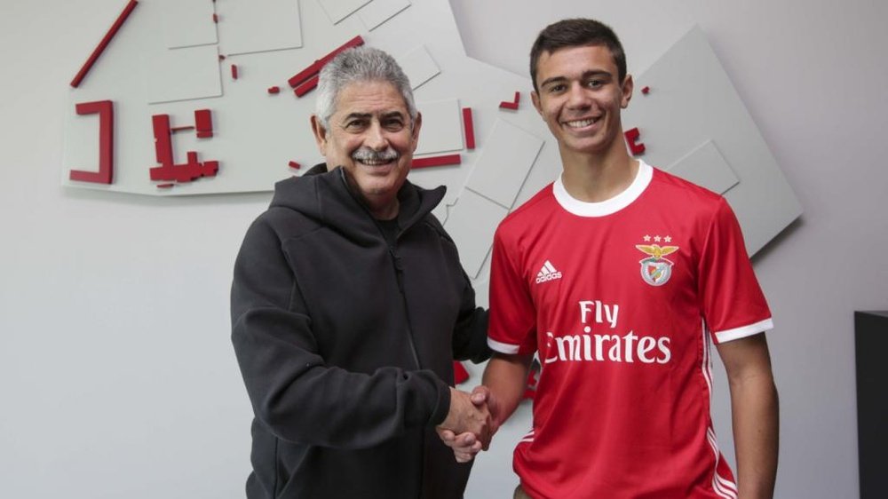 Henrique Araújo seguirá en el Benfica hasta 2024. SLBenfica