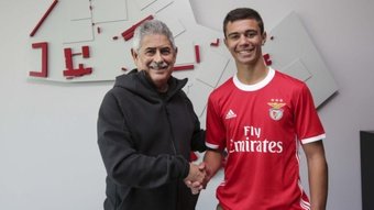 No meio das negociações entre o Real Madrid e o Benfica pelo empréstimo de Reinier, entrou o nome do jovem avançado português de 20 anos Henrique Araújo, campeão da UEFA Youth League com a equipa inferior da entidade portuguesa.