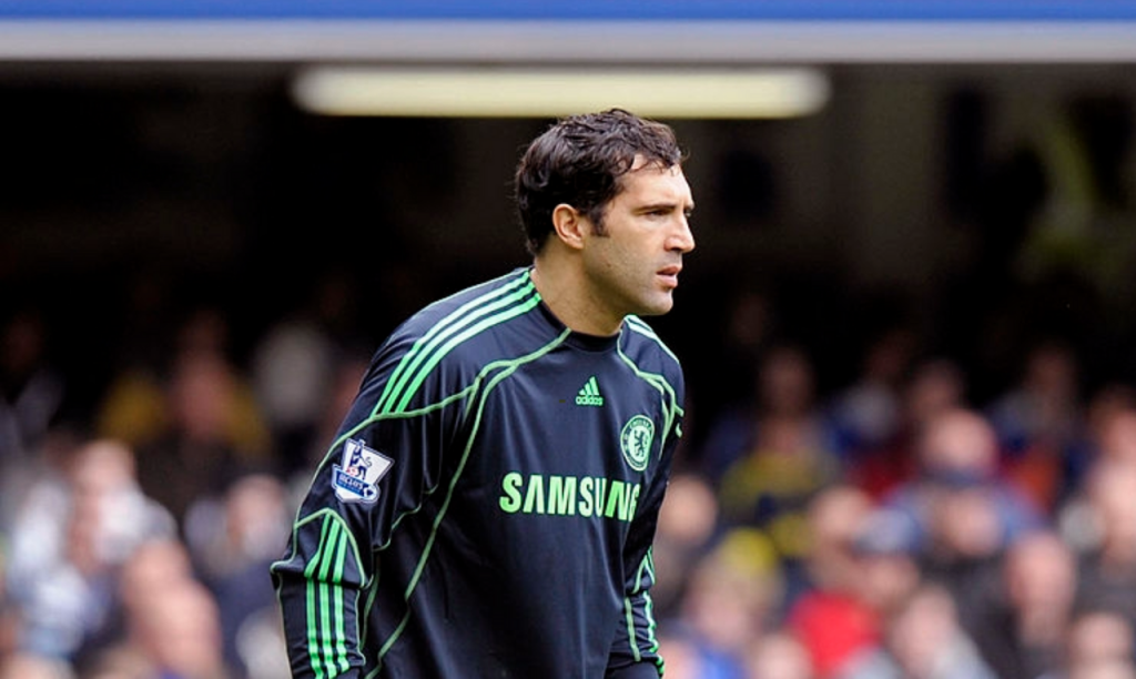 According to 'The Telegraph', Henrique Hilario has decided to leave Chelsea to become the head goalkeeping coach at England. The Portuguese will reportedly leave the Blues after 16 years when new England manager Thomas Tuchel will official begin on January 1st.