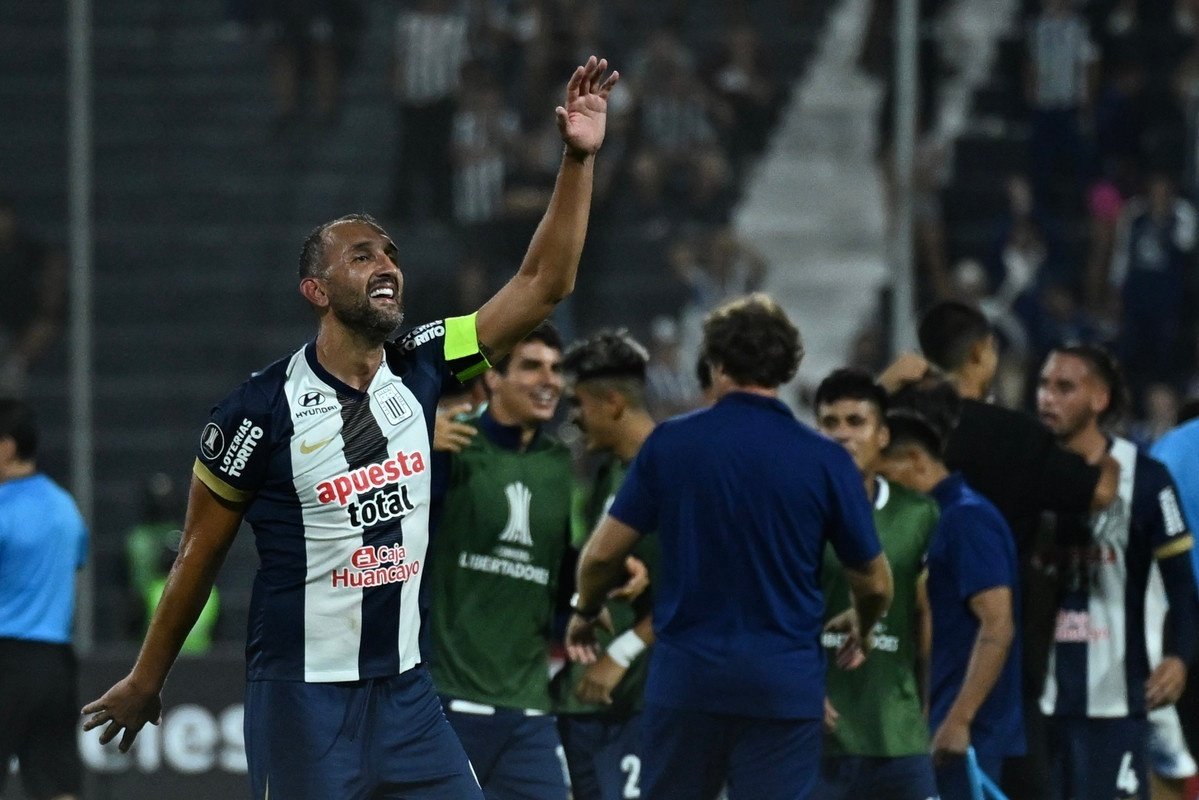 3 goles, 82 años y un triunfo histórico para Alianza Lima