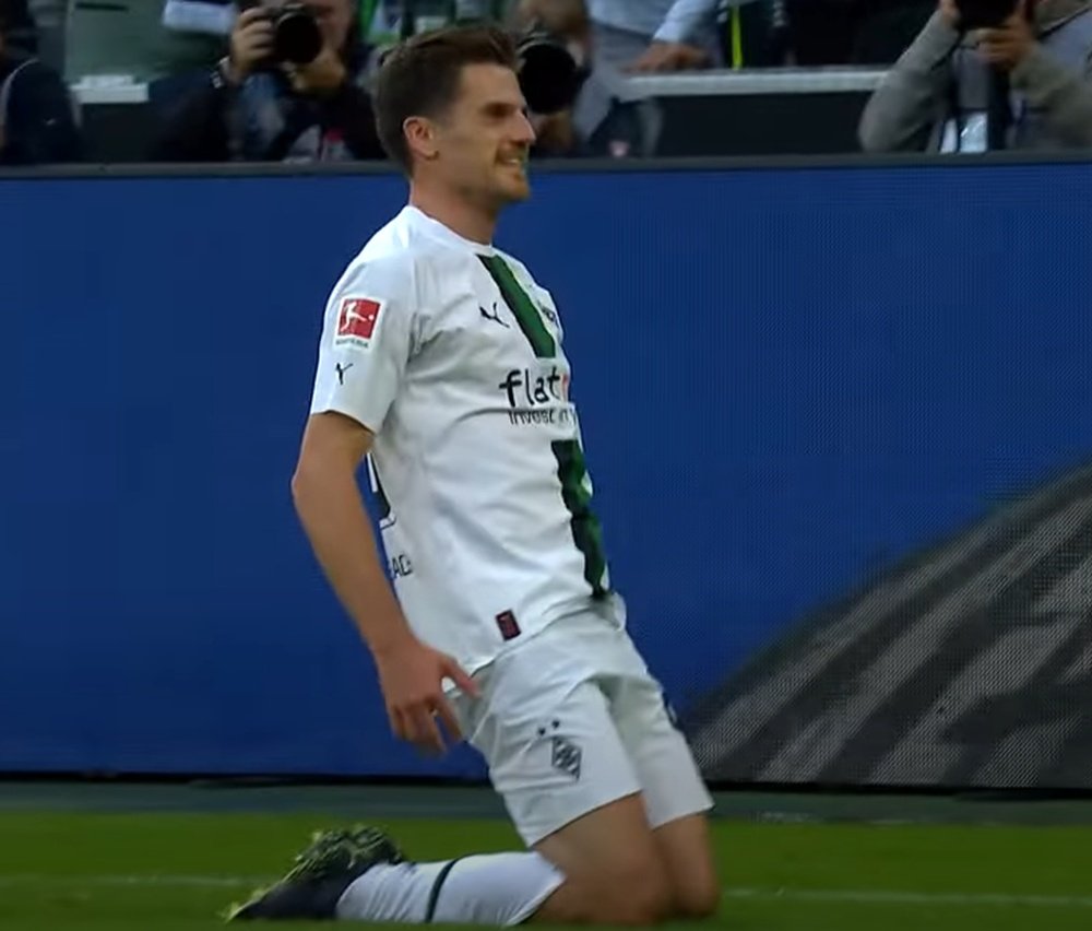 Hoffman celebra uno de sus dos goles al Leipzig. Captura/Youtube/Bundesliga