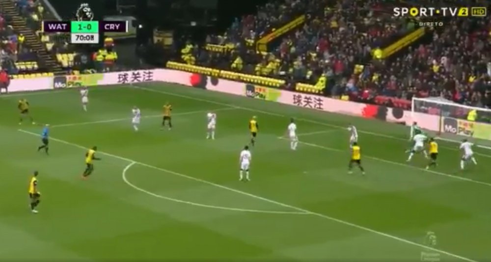 Holebas scores Watford's second v Crystal Palace. Captura/SportTV