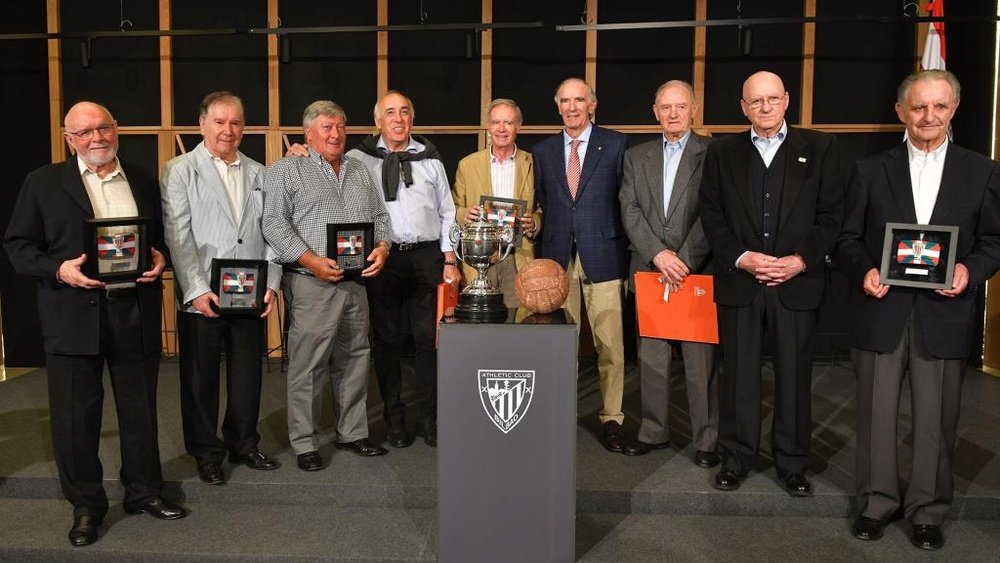 Athletic y Elche homenajearon a sus finalistas de Copa de 1969. AthleticClub