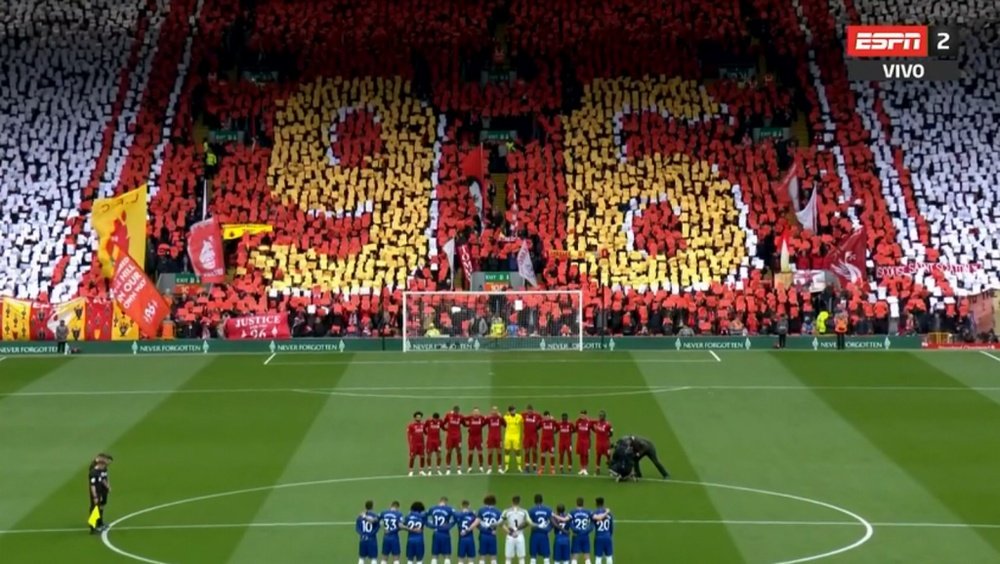 The fans paid tribute before the clash with Chelsea. Captura/ESPN