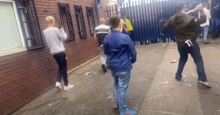 Batalla campal entre 'hooligans' en el West Bromwich-Millwall