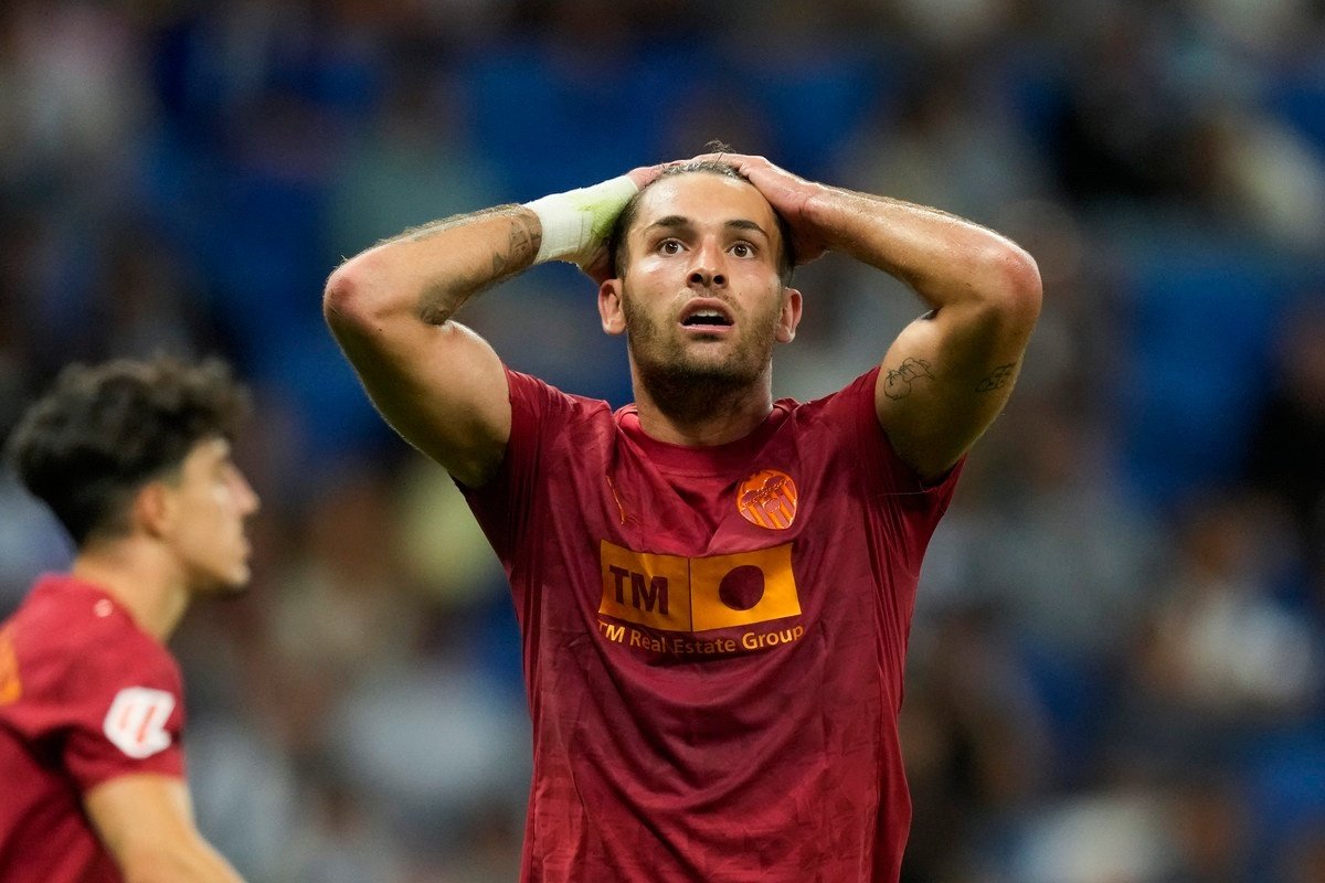 Una plaza que se resiste al capitán sin brazalete