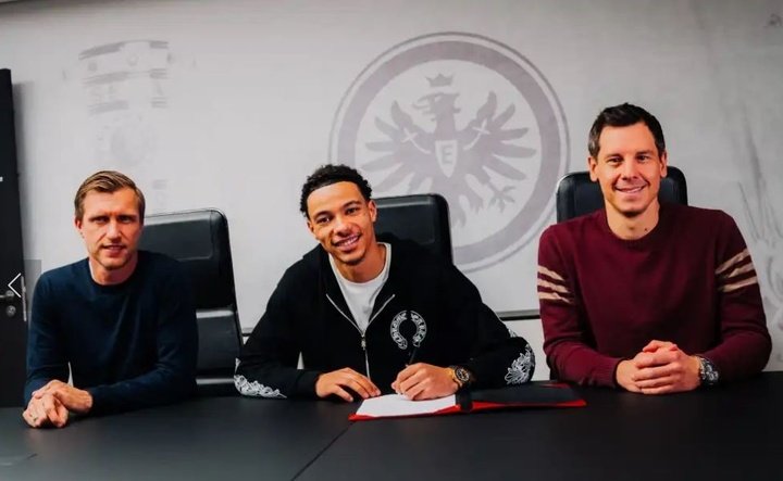 Hugo Ekitike se marchó cedido al Eintracht