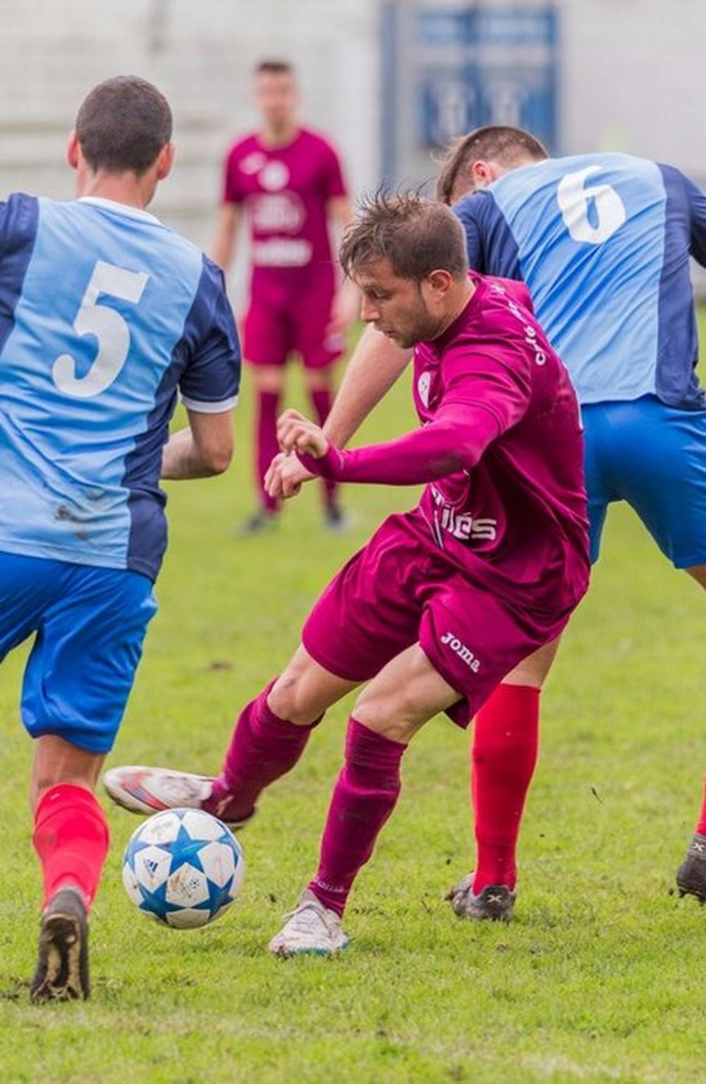 Hugo Suárez, jugador de 28 años del Llaranes, ha muerto tras caer desplomado durante un partido. Twitter