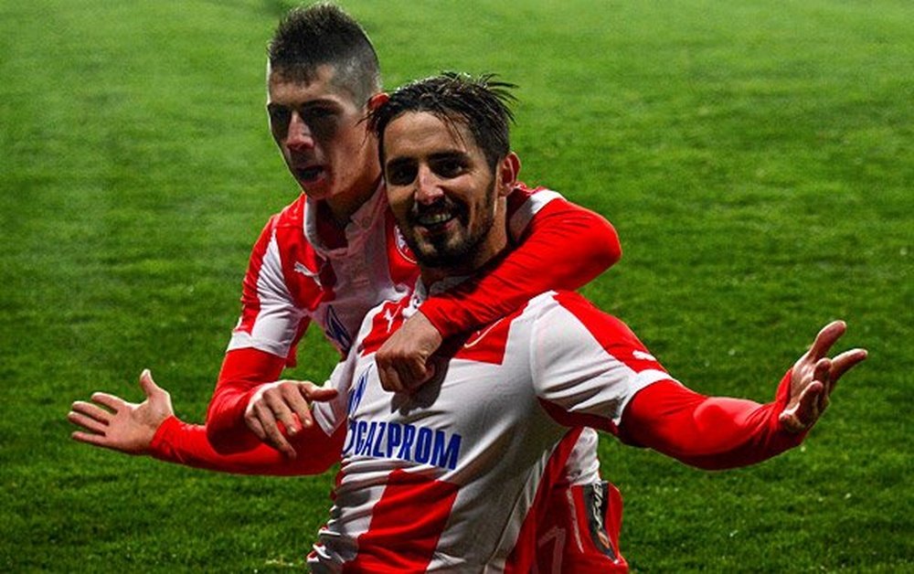 Hugo Vieira, futbolista del Estrella Roja de Belgrado, tras anotar el gol de su vida. Twitter