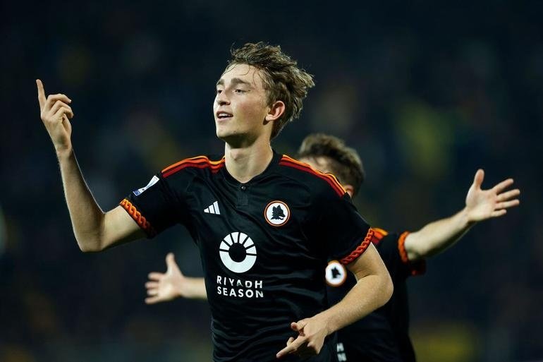 Dean Huijsen always had it clear. Despite being born in the Netherlands, he wanted to defend Spain, as he grew up in Marbella. In an interview to 'EFE' he revealed that when the U21 team contacted him, the defender had already opted for 'La Rojita'.
