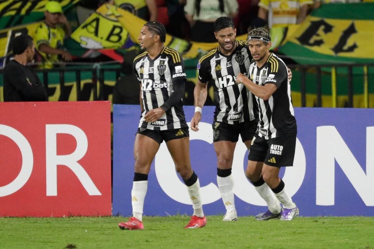 Hulk y Everson fueron clave en la victoria brasileña. EFE