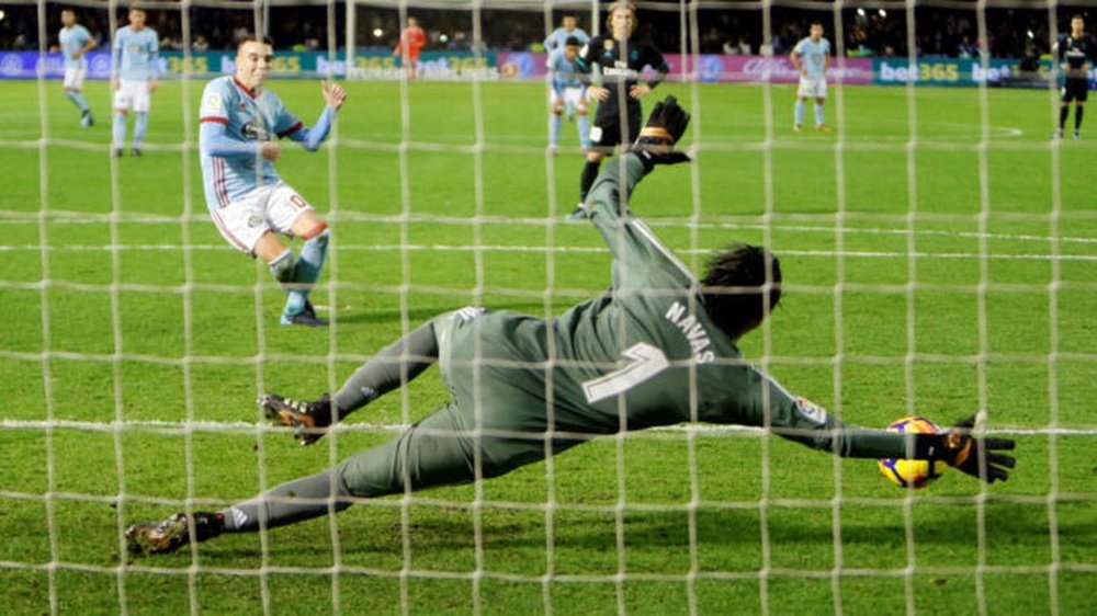 Iago Aspas lanza un penalti en el Celta-Real Madrid y Keylor Navas evita el tanto. EFE