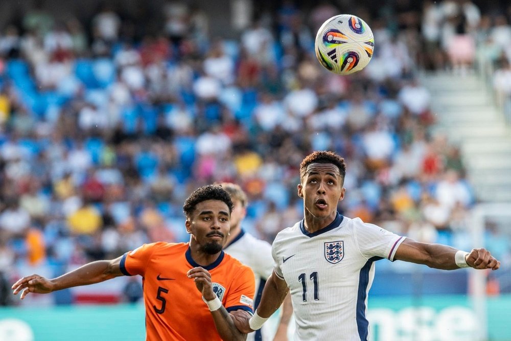 Hutchinson is understood to be open to the move. EFE