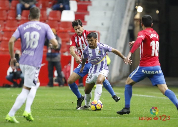 Mariño salva al Sporting de un Valladolid que volvió a evidenciar su fragilidad defensiva