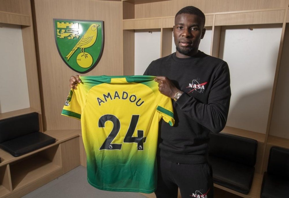 El Norwich City hizo oficial la llegada de Amadou, procedente del Sevilla. Twitter/NorwichCityFC