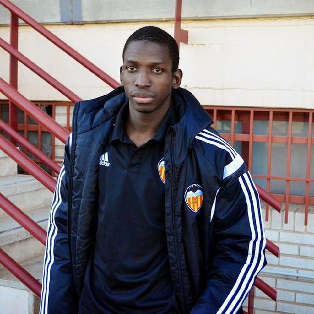 Ibrahim Diallo posa con los colores del Valencia. Twitter