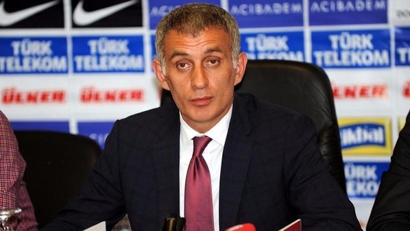 Ibrahim Haciosmanoglu, presidente del Trabzonspor, ordenó que no dejasen salir al colegiado. Twitter.