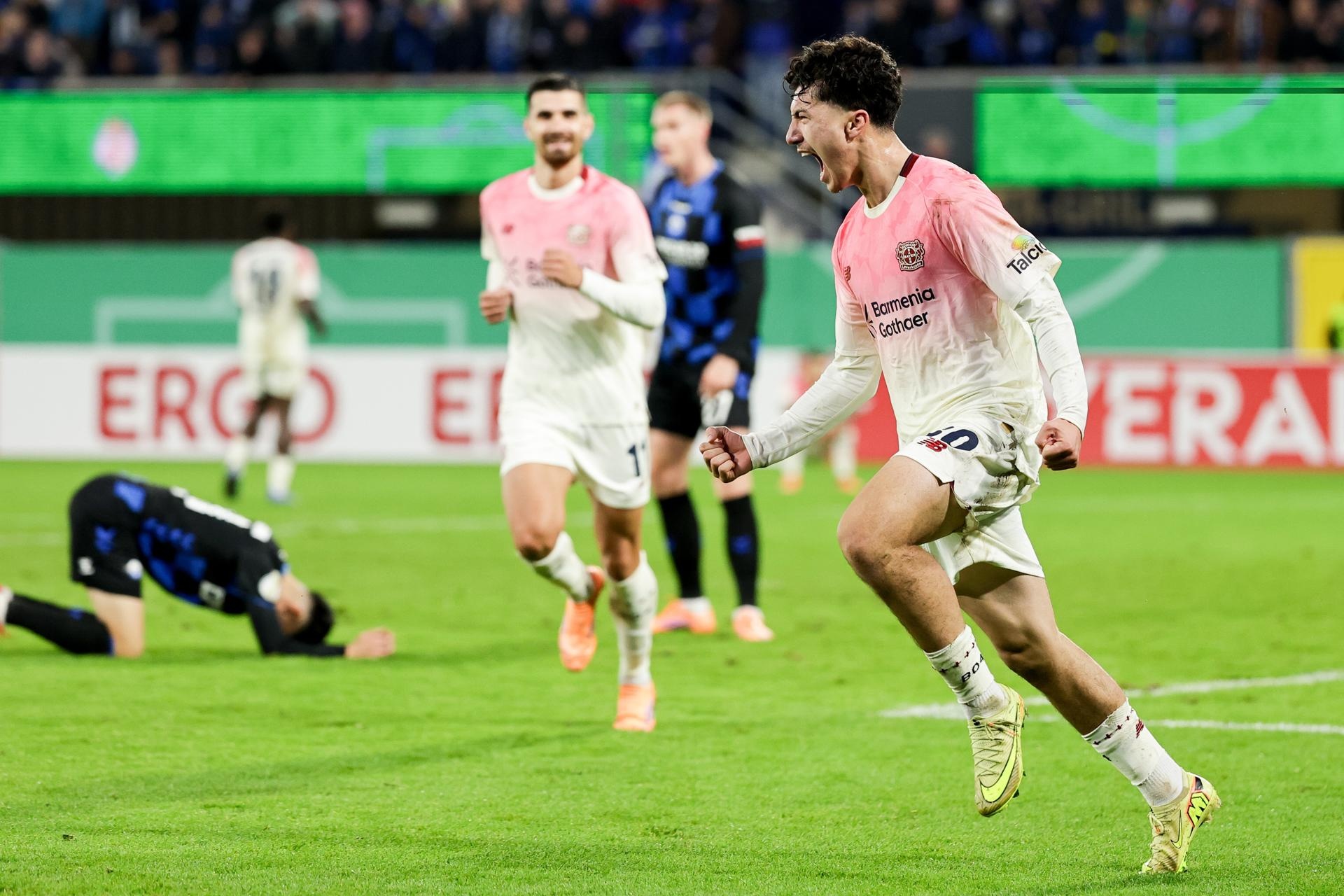 Il Bayer Leverkusen ha giocato col fuoco e stava per affrontare i rigori contro il Paderborn della Bundesliga 2. Ibrahim Maza, nel recupero dei supplementari, ha risolto i problemi di Hjulmand con il terzo gol del definitivo 2-4.