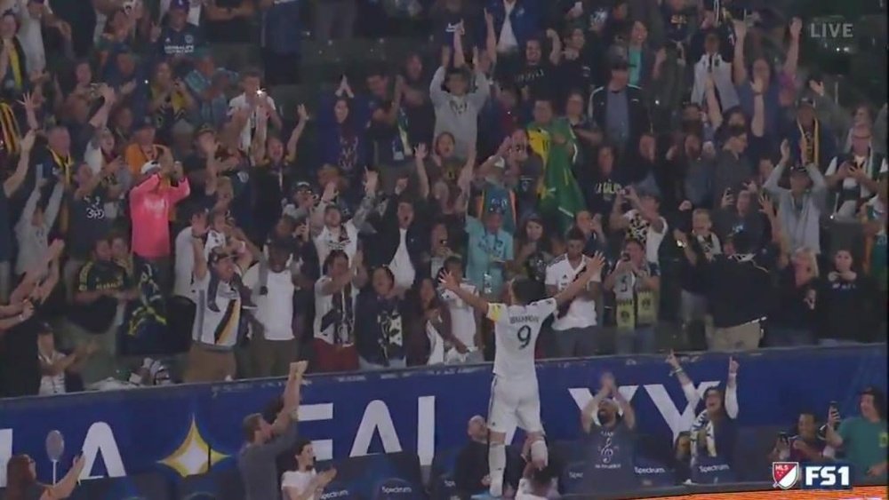 'Hat trick' de Ibrahimovic... ¡y victoria 7-2 de los Galaxy! Captura/FS1