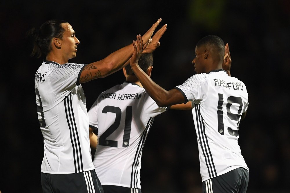 Ibrahimovic congratulates Rashford on his goal. ManUtd