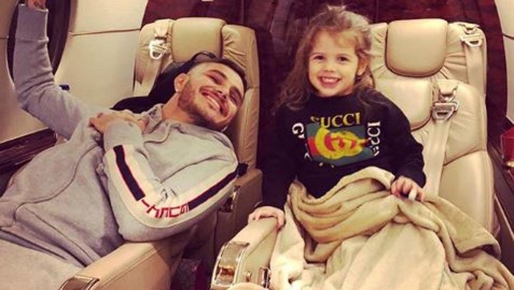 Icardi viajó en avión privado con su familia a París. Instagram