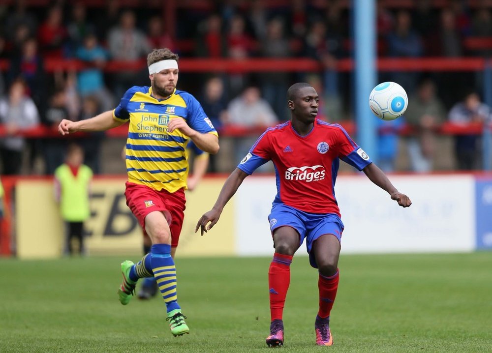 Idris Kanu podría cumplir su sueño de jugar en la Premier League. AldershotTown
