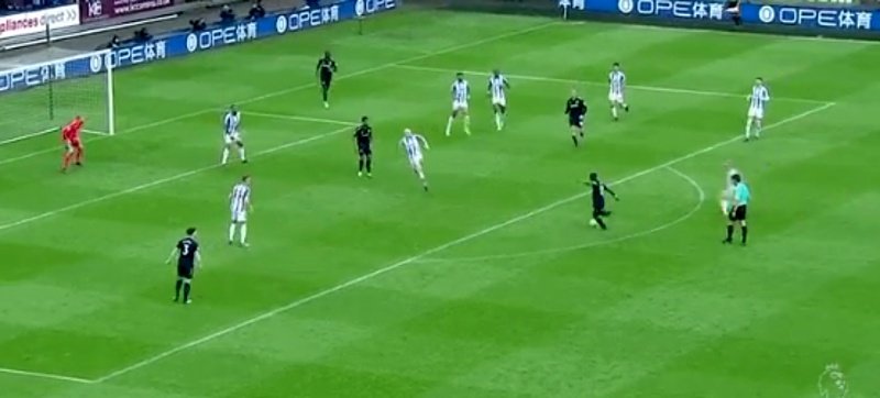 Idrissa Gueye made it 0-2 to Everton against Huddersfield. Twitter/dixiesix