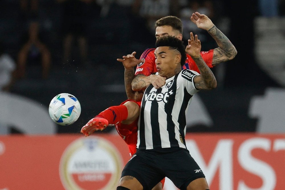 Botafogo saca billete a última hora y con uno menos para los octavos. EFE
