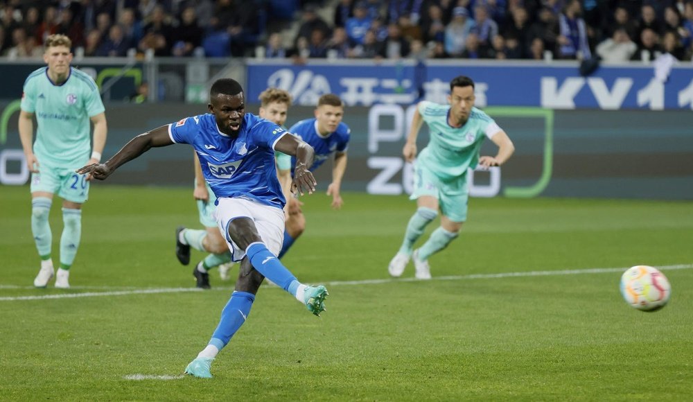 El Hoffenheim se aleja del descenso. EFE