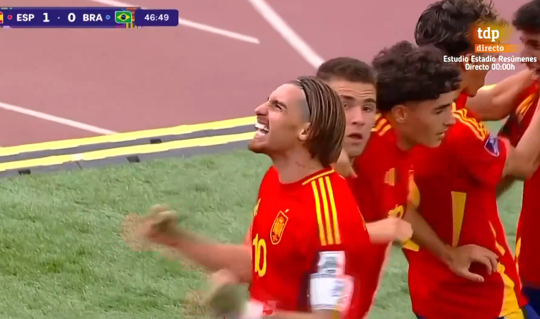 Iker Bravo y Fran permiten a España sacar la calculadora