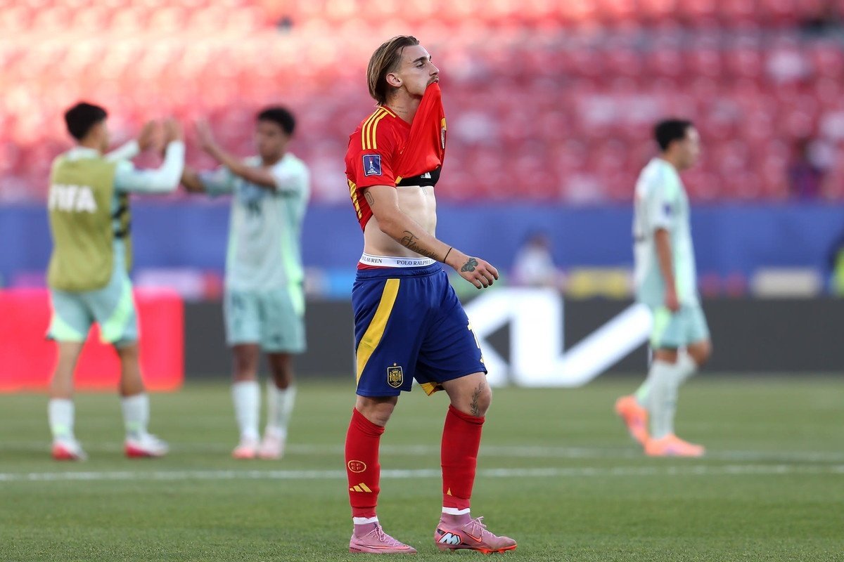 Gilberto Mora deja a España al borde del abismo